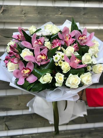 Букет цветов из: Розы и Хризантемы в Жуково