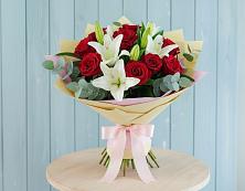 Букет цветов из:  Лилии и Розы в Жуково