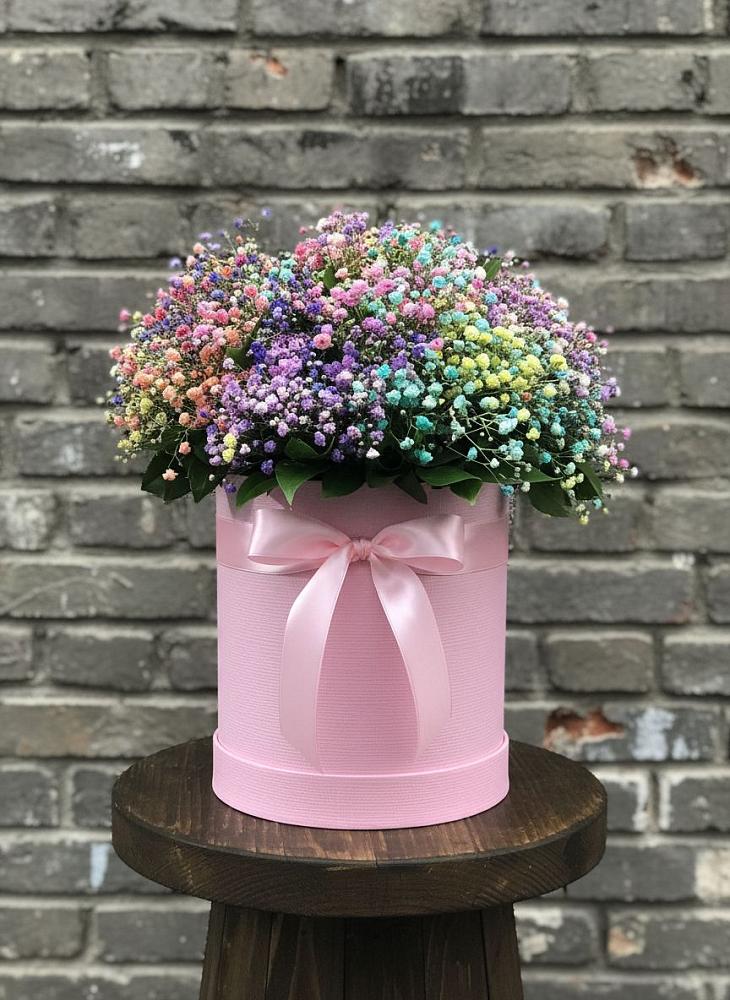 Цветочная композиция из Гипсофила и Розы в шляпной коробке в Жуково