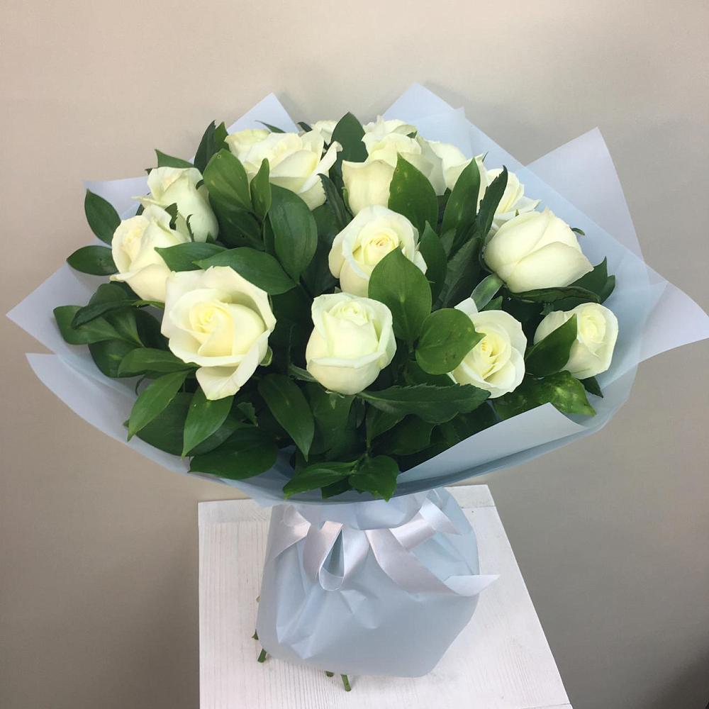 Букет 15 Белых роз Проуд в Жуково