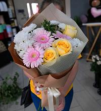 Букет цветов из:  Герберы, Розы и Хризантемы в Жуково