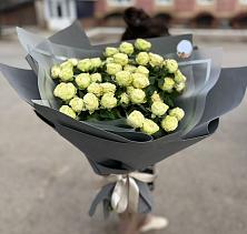 Букет Белые кустовые розы Солинеро в Жуково
