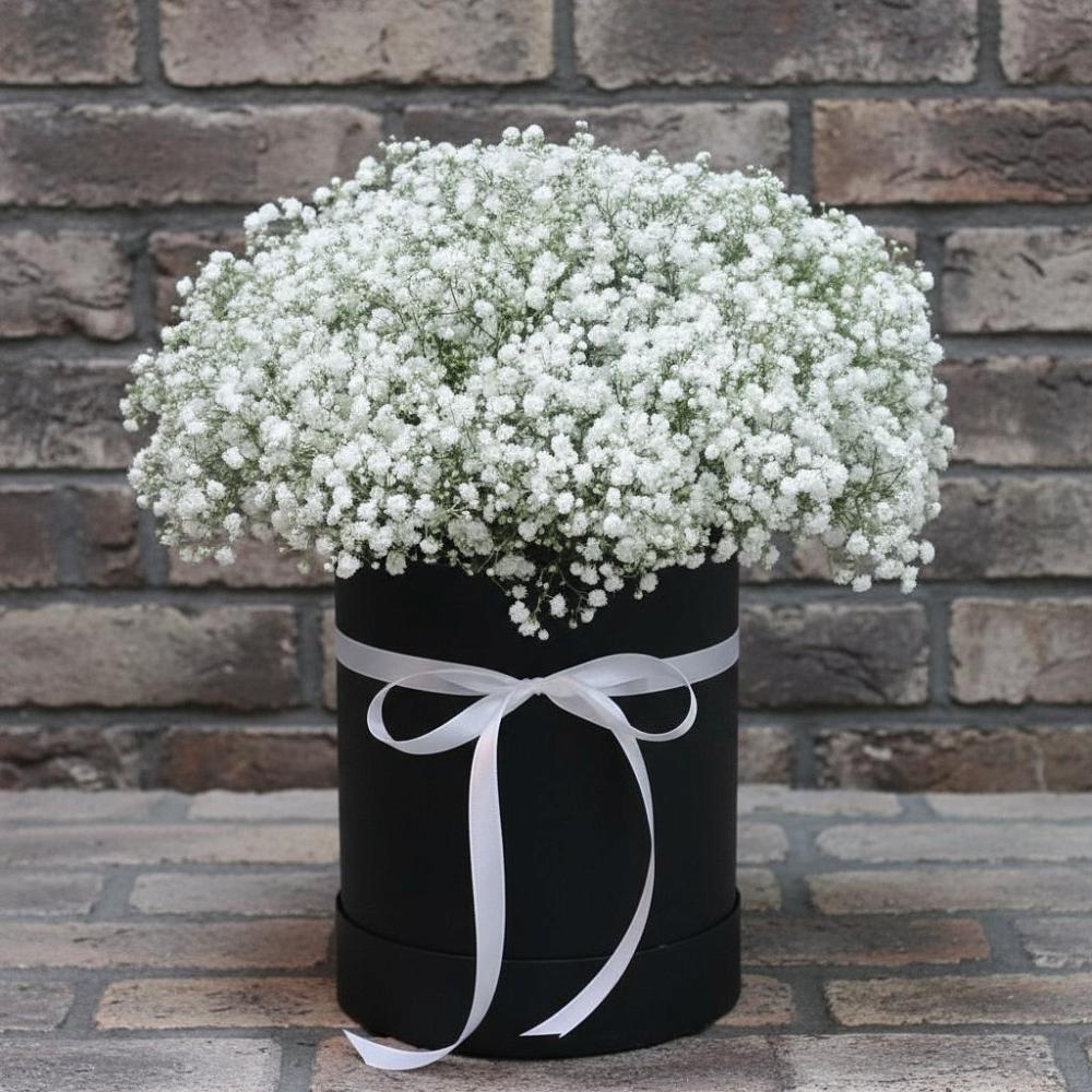 Цветочная композиция из Гипсофила в шляпной коробке в Жуково