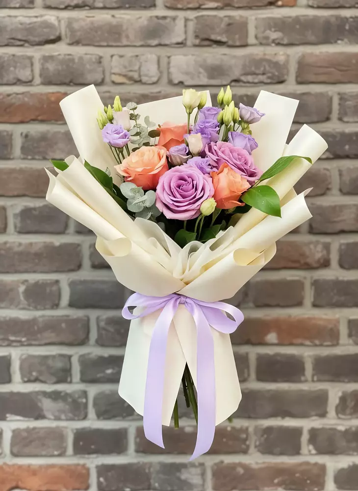 Букет цветов из: Лизиантусы и Розы в Жуково