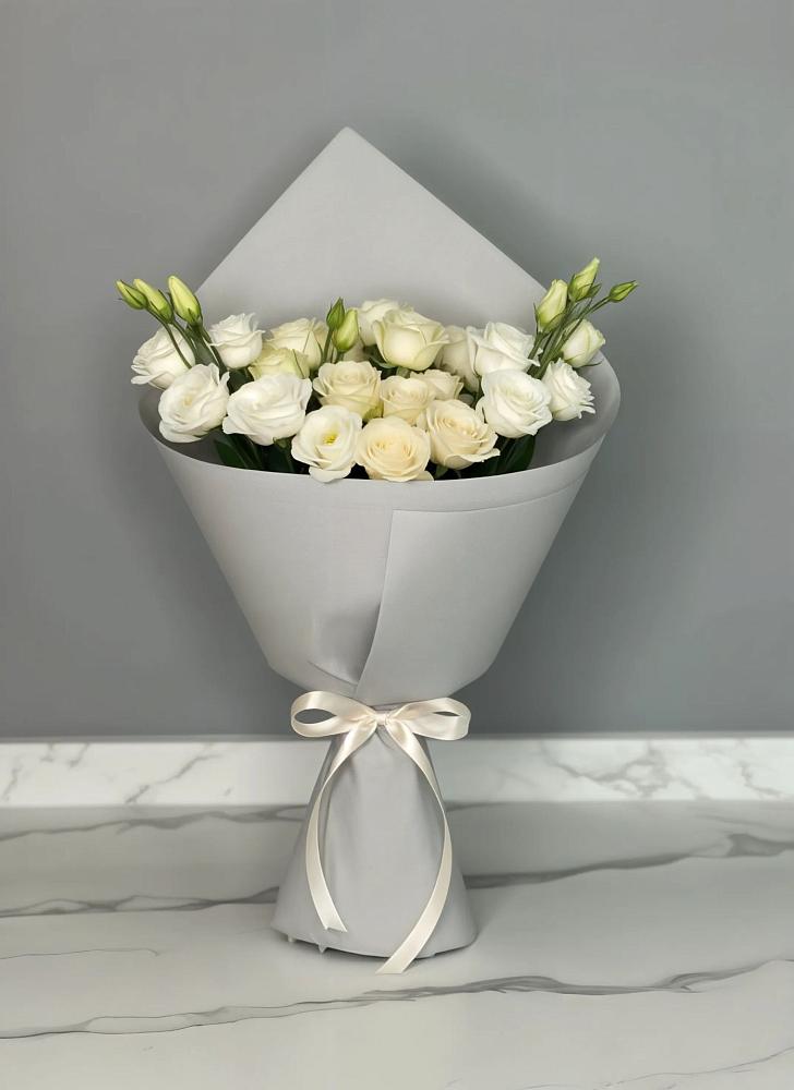 Букет цветов из: Розы и Лизиантусы в Жуково