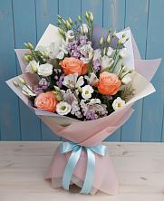 Букет цветов из:  Лизиантусы, Розы, Альстромерии и Гипсофила в Жуково