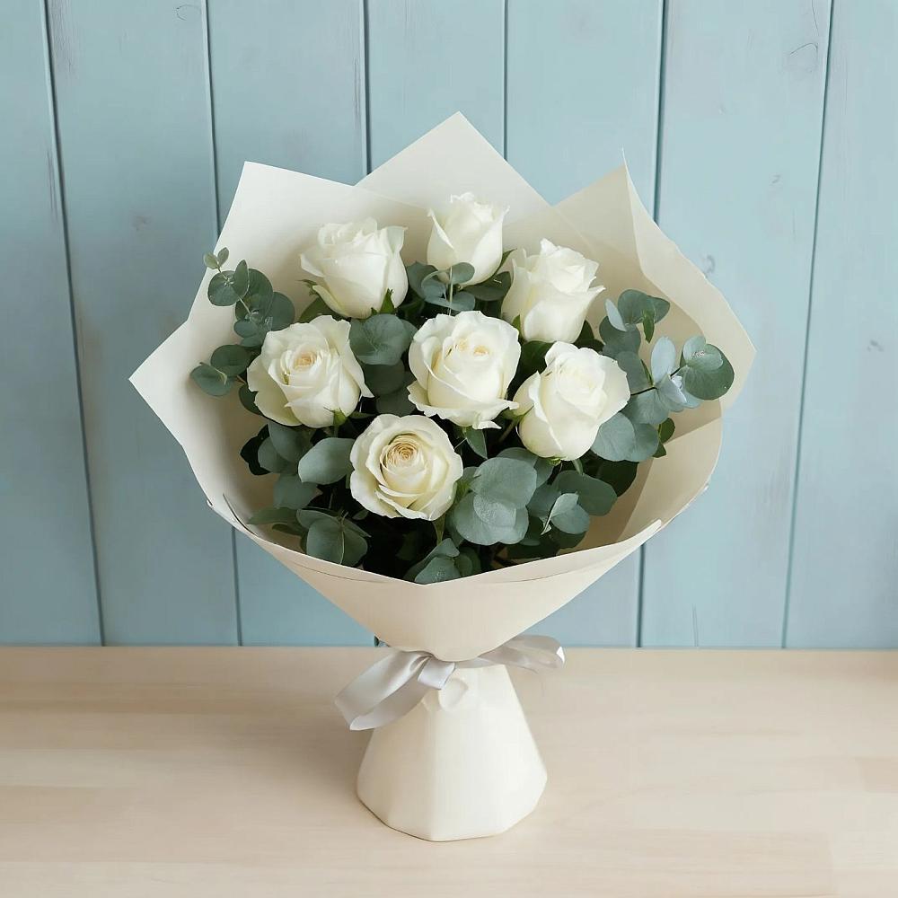 Букет Белые розы в Эвкалипте в Жуково