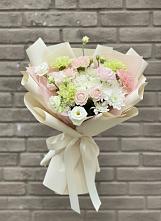 Букет цветов из:  Гвоздики, Розы, Лизиантусы и Хризантемы #REPLACE_PRED# Жуково
