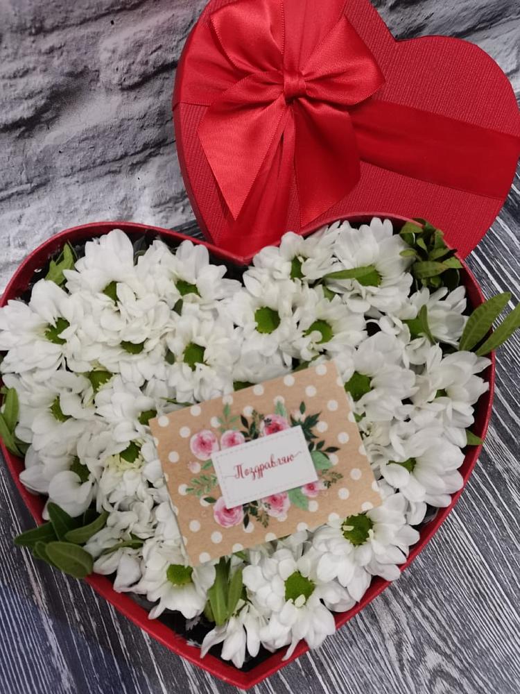 Цветочная композиция из Хризантемы в виде сердца в Жуково