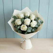Букет Белые розы в Эвкалипте в Жуково