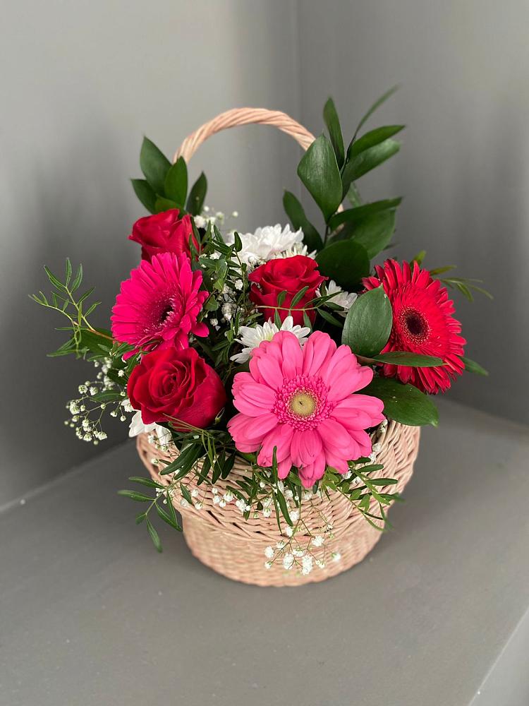 Цветочная композиция из Розы, Хризантемы и Герберы в корзине в Жуково