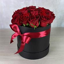 Цветочная композиция из Розы в шляпной коробке в Жуково