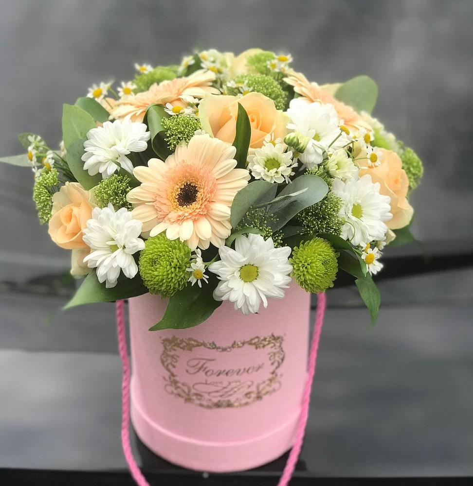 Цветочная композиция из Розы, Герберы и Хризантемы в шляпной коробке в Жуково