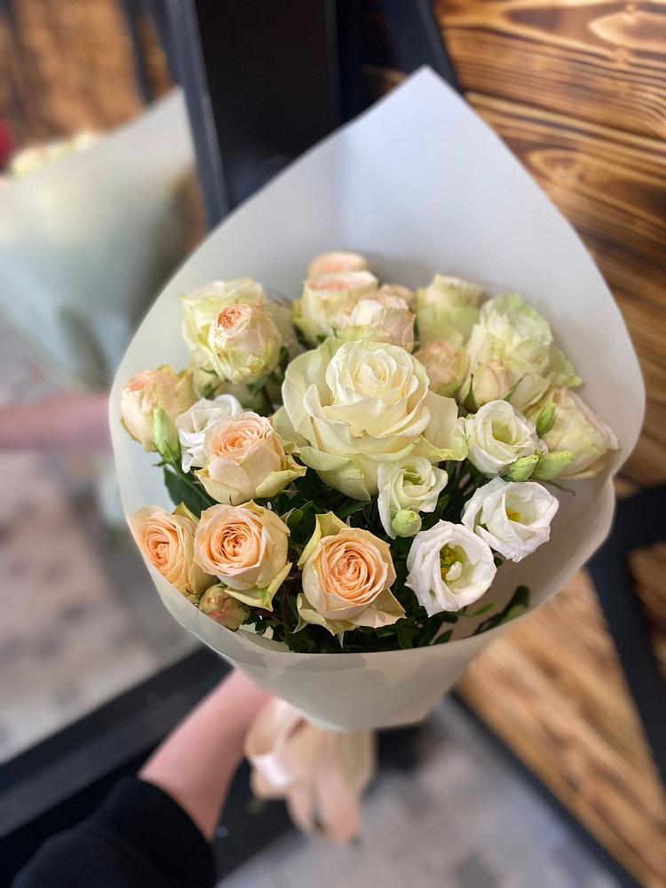 Букет цветов из: Розы и Лизиантусы в Жуково