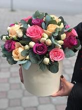 Цветочная композиция из Розы в шляпной коробке в Жуково